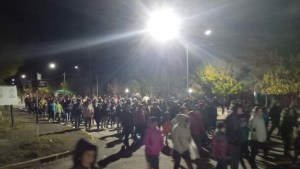 Despidos en Loncopué: protesta frente al municipio, exigen la «reincorporación de todos»