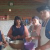 Imagen de Vio el hambre, juntó a sus amigas y abrió sus puertas en Picún Leufú: «Lo hacemos con amor»