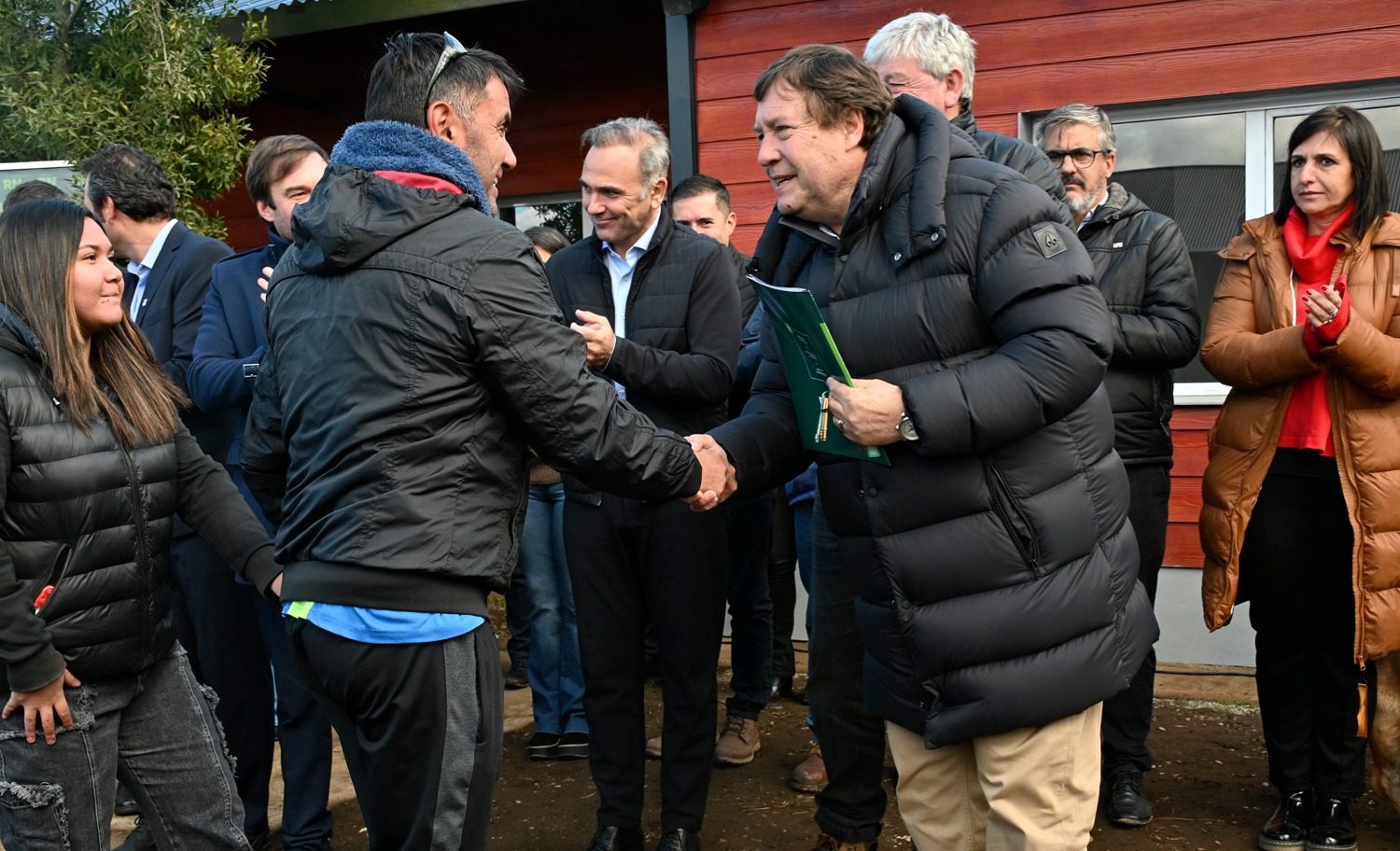 El gobernador Alberto Weretilneck encabezó el acto de entrega de viviendas del explan Techo Digno. Foto: Chino Leiva
