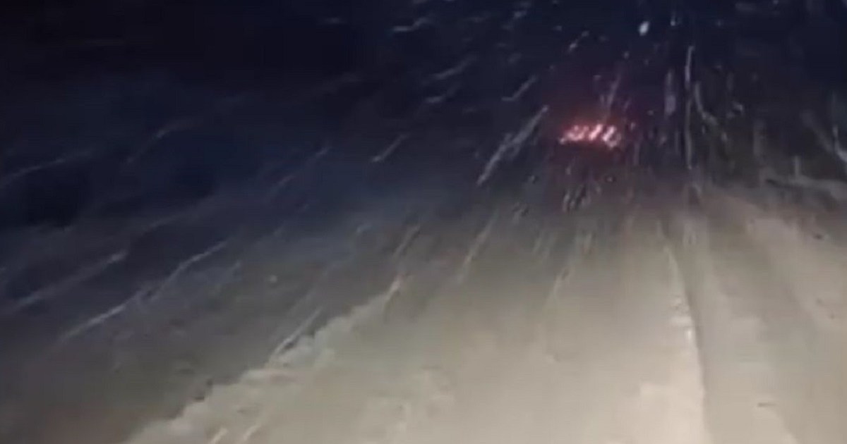 La nieve volvió a la Ruta 40 y piden «extrema precaución» entre Bariloche y El Bolsón thumbnail
