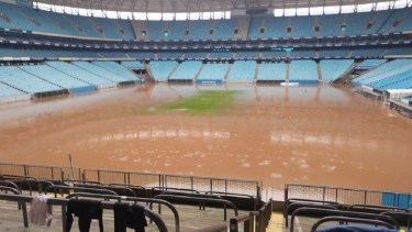 Así se encuentra la cancha de Gremio tras las inundaciones en Brasil.