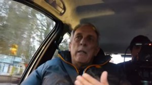 Murió el Flaco Traverso: el recuerdo de su paso por las calles de Neuquén en el auto de RÍO NEGRO