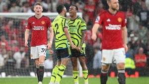 Arsenal sigue en la pelea: le ganó al Manchester United de Garnacho y es líder de la Premier League