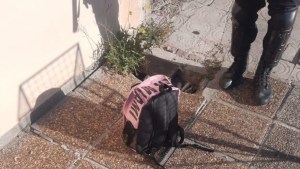 Violento robo en Viedma: amenazaron con un cuchillo a una adolescente para robarle a la salida de la escuela