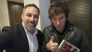 Javier Milei se reunió con el líder del VOX de España tras las críticas de Pedro Sánchez