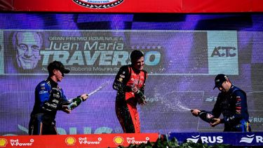 El menor de los Ochoa logró un triunfazo en La Plata, con homenaje al Flaco incluido. (ACTC)