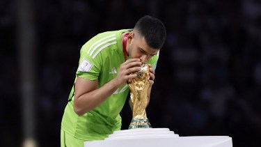 Gerónimo Rulli, arquero campeón del mundo, fue autorizado para ir a París 2024 con la Selección Sub 23.