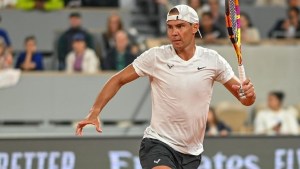 Rafael Nadal se lució ante una multitud en la previa de Roland Garros