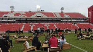 Polémica en Independiente: hicieron un asado en la cancha y estallaron las redes sociales
