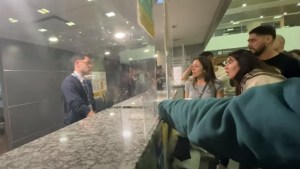 Pasajeros indignados en el aeropuerto de Neuquén: la historia detrás del video viral en redes