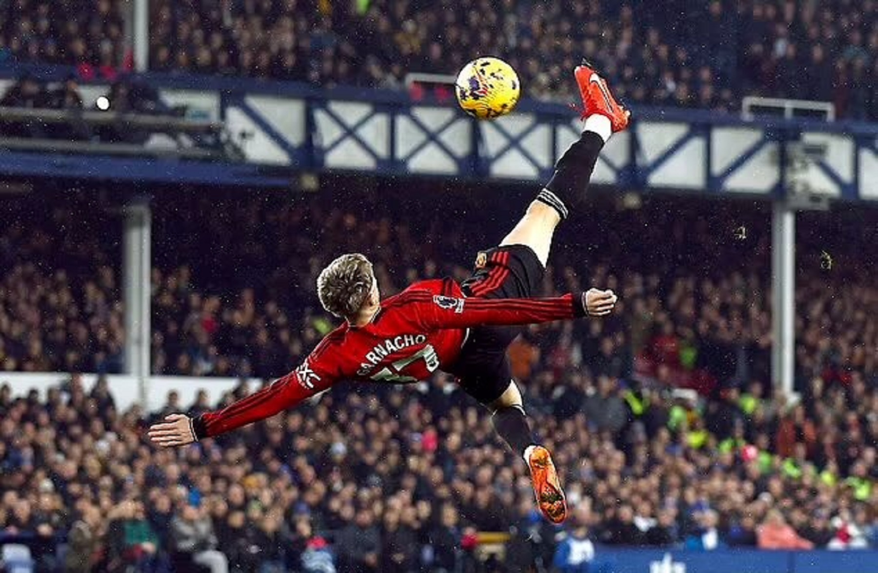 La chilena de Garnacho fue elegida como el mejor gol de la Premier League.