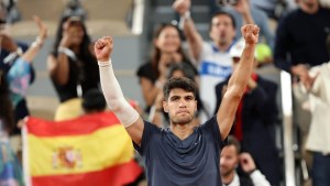 Carlos Alcaraz puso primera en Roland Garros y sueña con su primer título en Francia