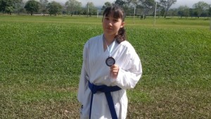 Tiene 13 años, es una promesa del karate nacional y busca sponsor en Viedma: «A mi familia se le complica mucho»