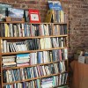 Imagen de Compran y venden libros usados a 1000 pesos: la idea de una librería de Neuquén para «permear la crisis»