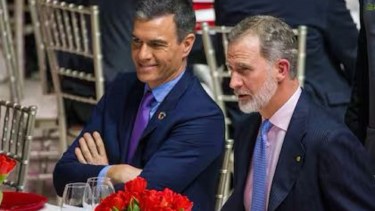 El Rey Felipe y el presidente español, Pedro Sánchez.


