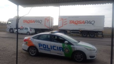 El camión fue retenido sobre la Ruta Nacional N° 3, en el acceso a la capital rionegrina. 