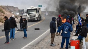 Video | Tránsito liberado en Autovía Norte, cerca del Tercer Puente entre Cipolletti y Neuquén, por reclamo del EPAS