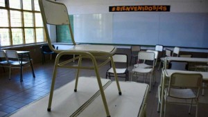 Certificados truchos a docentes en Neuquén: allanan a un psicólogo que emitió más de 800