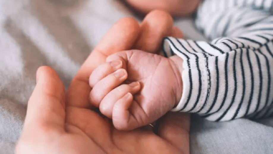 Buscan familias solidarias para un bebé. 