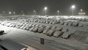 Video: cerraron el aeropuerto de Bariloche por la nieve, una medida inusual