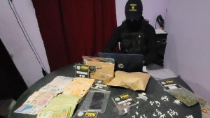 Detuvieron a dos hermanos en un allanamiento por venta de drogas en Regina