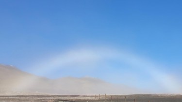 El arcoíris albino: la increíble foto de una guardaparque en un tesoro de la Patagonia