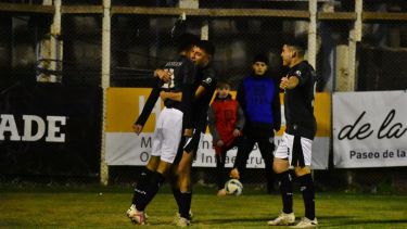 El Albinegro facturó el primero a los 5 minutos, por intermedio de Santi Jara. (Foto: Cecilia Maletti)