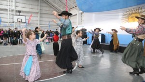 En el oeste y con la ausencia de Mariano Gaido, Neuquén capital celebró el acto del 25 de Mayo