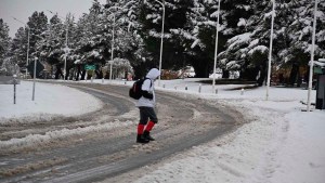 Suspendieron las clases en Bariloche este lunes y martes por la nieve
