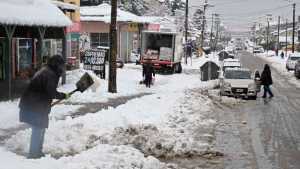 Vuelve la nieve con un alerta para este lunes en Neuquén y Río Negro: los peores horarios