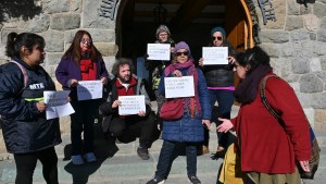 Protestaron en Bariloche por el congelamiento de obras en barrios populares