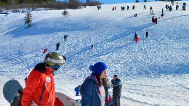 Batea Mahuida, en &#8216;promo&#8217;: esquiá en el cerro neuquino que está a pasitos de Chile y después &#8216;cruzate&#8217; a buscar ofertas