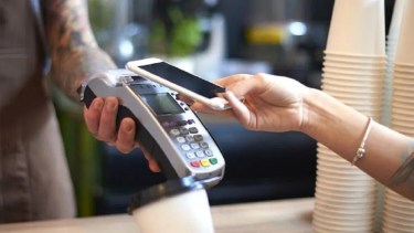El BCRA dispuso la interoperabilidad de los códigos QR para terminar con la pelea de MP y los bancos