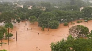 Video | Inundaciones en el sur de Brasil: 13 muertos, se rompió una represa y la situación «solo se agrava»