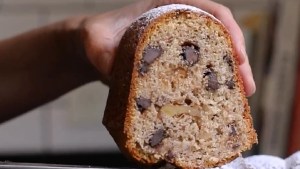 El día perfecto para un budín de banana, chocolate y nuez