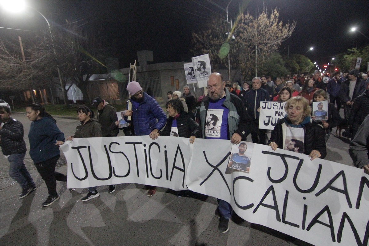 Marcha por el crimen de Juan Caliani en Neuquén: "No pedimos odio, ni rencor, solo justicia completa". Foto: Oscar Livera