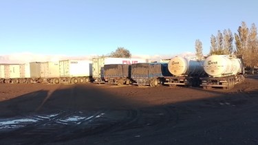 Hay 50 camiones varados en Las Lajas por el cierre del paso Pino Hachado: "El clima empeoró"