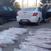 Imagen de Descargaban 20 costillares de carne vacuna en plena Ruta 22 y los atrapó la policía en Roca