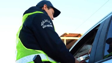 La cédula verde y la cédula azul continúan vigente para la circulación en rutas nacionales.-