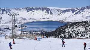 Formalizan la venta de un lote en la montaña a la concesionaria del centro de esquí Caviahue