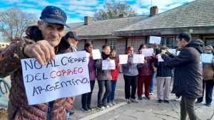 Más de 400 jubilados quedan a la deriva si cierra Correo Argentino en la región sur de Río Negro