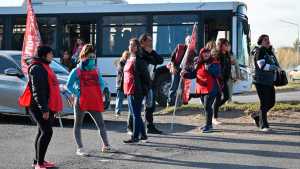 Corte en los puentes Cipolletti-Neuquén, Ruta 22 en Roca, protesta en Casa de Gobierno y en Viedma, este martes