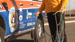 Atención viajeros: enseñan a colocar cadenas en los vehículos, este lunes en Neuquén