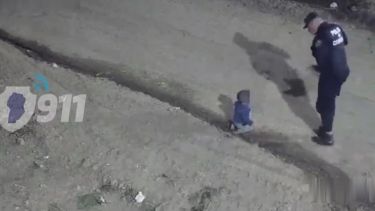 El bebe gateaba solo y en plena noche de Córdoba. Foto: Captura de video. 