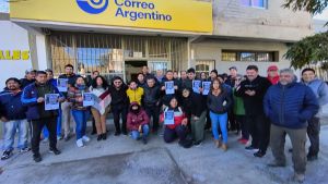 El cartero que defiende al pueblo: Nicolás y por qué el cierre del correo transformaría El Chañar