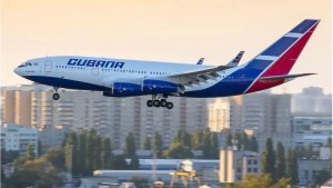 Cuba suspende los vuelos de su aerolínea estatal a Argentina y responsabiliza al Gobierno de Milei