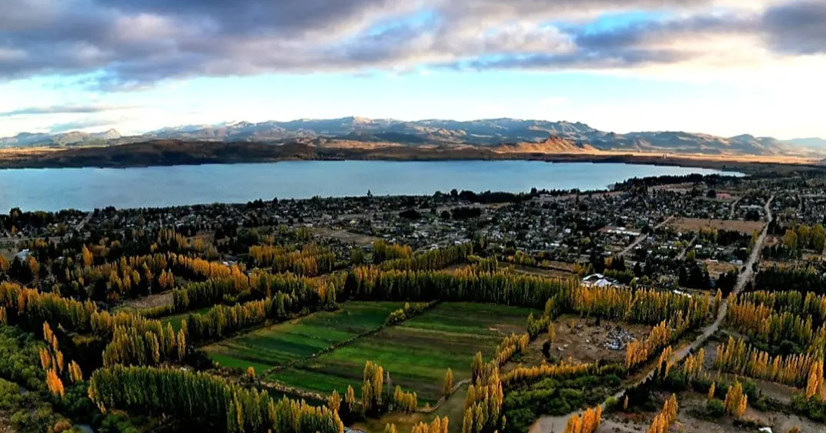 Escapada de otoño a Dina Huapi, la joya escondida a 15 km de Bariloche thumbnail