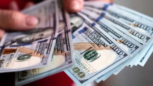 El dólar “blue” alcanzó un nuevo récord y el Gobierno dice que no impactará en los precios