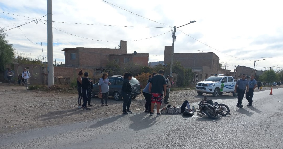 Fuerte choque en Cipolletti: un motociclista de Fernández Oro herido