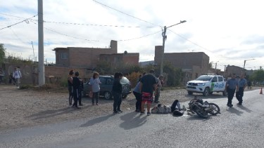 Fuerte choque en Cipolletti: un motociclista de Fernández Oro herido